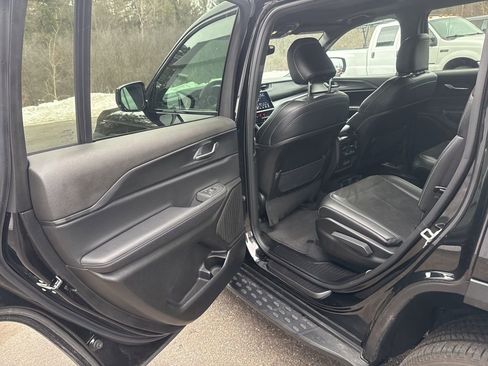 Used 2024 Jeep Grand Cherokee L Altitude image 30