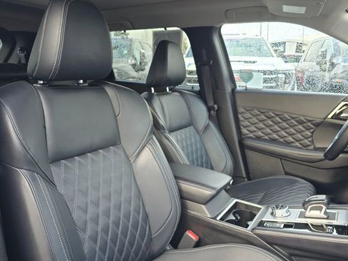 Used 2024 Mitsubishi Outlander SEL image 13