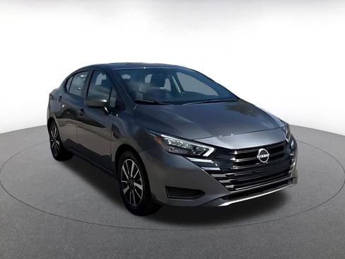 Used 2025 Nissan Versa SV image 3