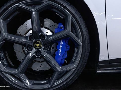 Used 2021 Lamborghini Huracan EVO image 5