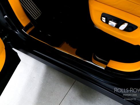 Used 2022 Rolls-Royce Cullinan image 17