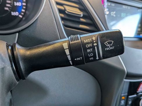 Used 2015 Hyundai Elantra SE image 22