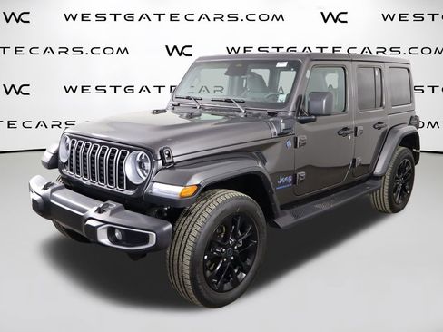 Used 2025 Jeep Wrangler Unlimited Sahara image 1