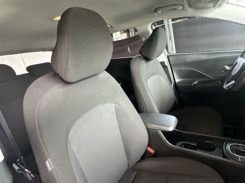 Used 2025 Hyundai Kona SEL FWD image 27
