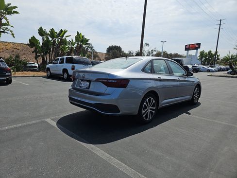 Used 2024 Volkswagen Jetta Sport FWD image 5