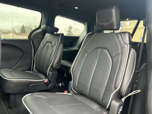 Used 2026 Chrysler Pacifica Limited image 15