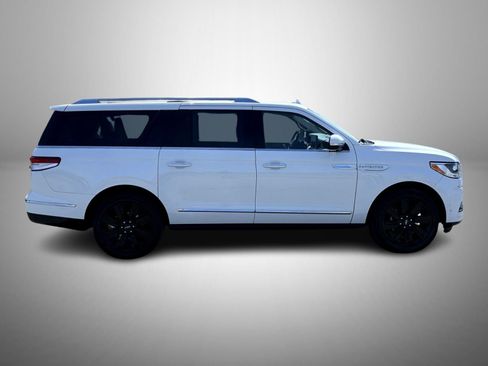 Used 2022 Lincoln Navigator L Reserve AWD/4WD image 4