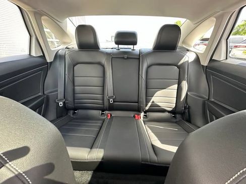 Used 2024 Volkswagen Jetta SE w/ Panoramic Sunroof Package FWD image 28