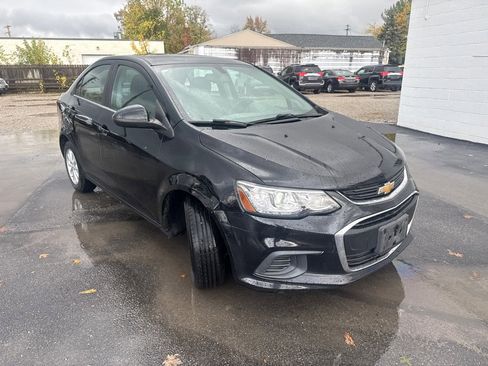 Used 2017 Chevrolet Sonic LT image 3