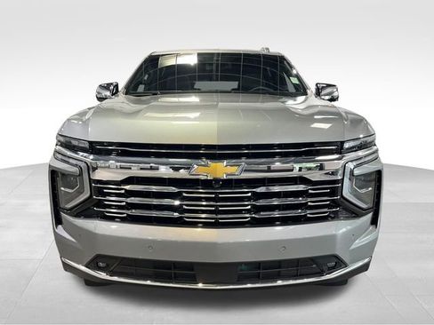 Used 2025 Chevrolet Suburban Premier w/ Sun And Tow Package AWD/4WD image 2