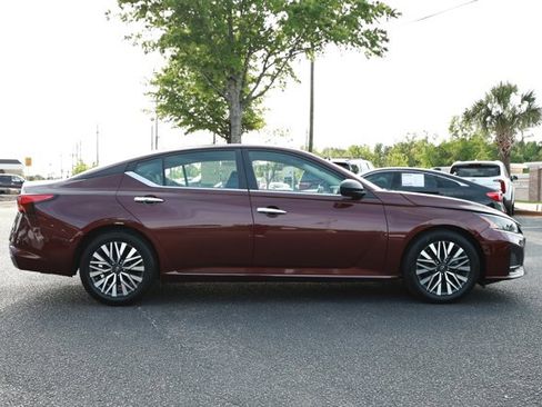 Used 2024 Nissan Altima 2.5 SV FWD image 4