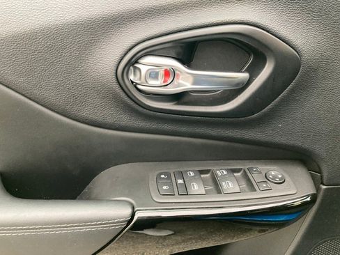 Used 2023 Jeep Cherokee Altitude Lux image 13