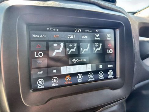 Used 2021 Jeep Renegade Latitude w/ Convenience Group FWD image 18