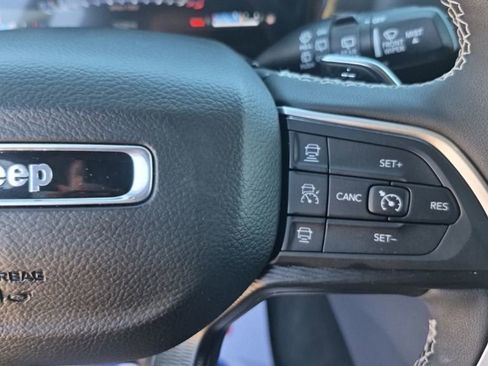 Used 2025 Jeep Grand Cherokee Altitude image 35