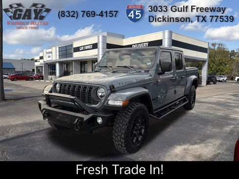 Used 2024 Jeep Gladiator Sport image 3