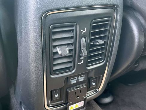 Used 2018 Jeep Grand Cherokee Limited AWD/4WD image 19