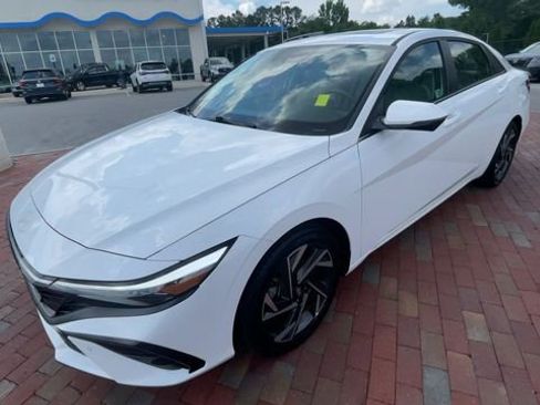 Used 2024 Hyundai Elantra Limited FWD image 5