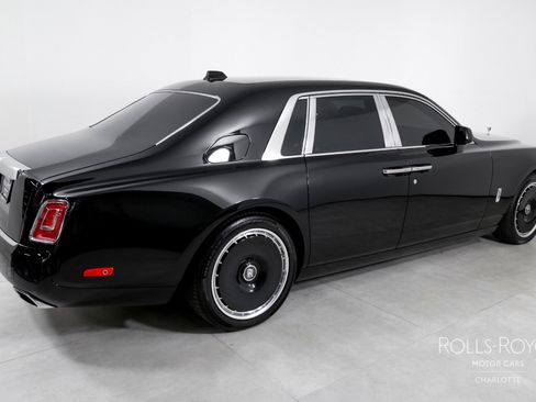 Certified 2025 Rolls-Royce Phantom Sedan image 9