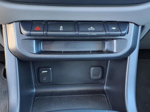 Used 2017 GMC Canyon 2WD Crew Cab w/ Convenience Package image 29