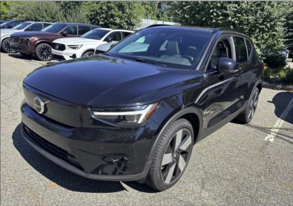 Used 2026 Volvo EX40 Plus AWD/4WD image 1