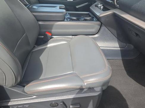 Used 2025 Ford Expedition Active image 6