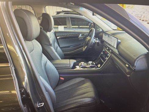 Certified 2025 Genesis GV80 2.5T AWD/4WD image 7