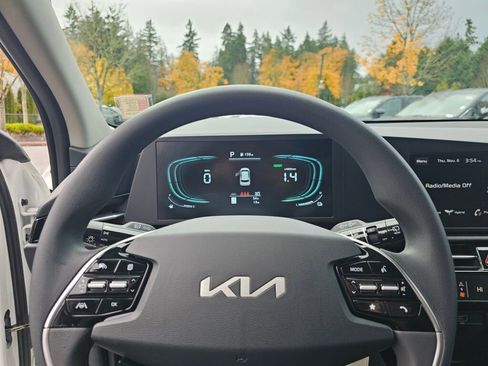 New 2026 Kia Niro LX image 4