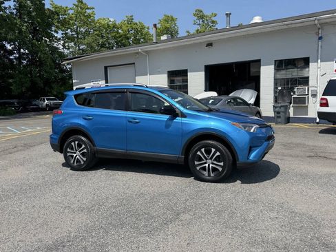 Used 2018 Toyota RAV4 LE AWD/4WD image 7