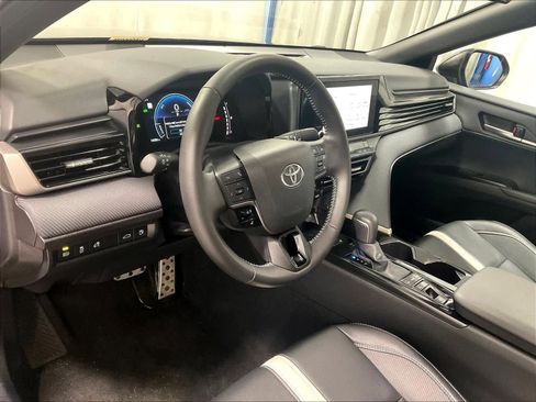 Used 2025 Toyota Camry SE image 8