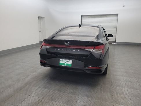 Used 2022 Hyundai Elantra SEL w/ Preferred Accessory Package FWD image 7