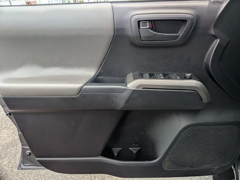 Used 2018 Toyota Tacoma SR5 RWD image 29