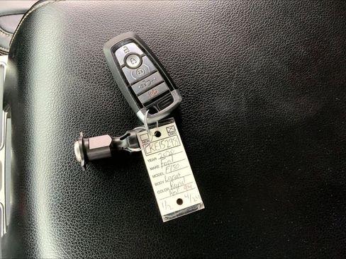 Used 2020 Ford F150 Lariat w/ Equipment Group 502A Luxury AWD/4WD image 15
