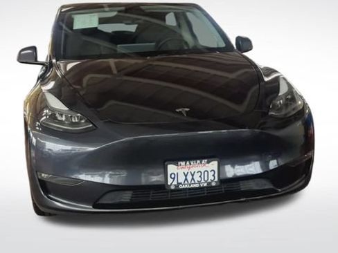 Used 2024 Tesla Model Y Long Range AWD/4WD image 2
