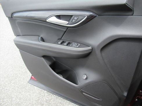 Used 2023 Buick Envision Preferred image 26