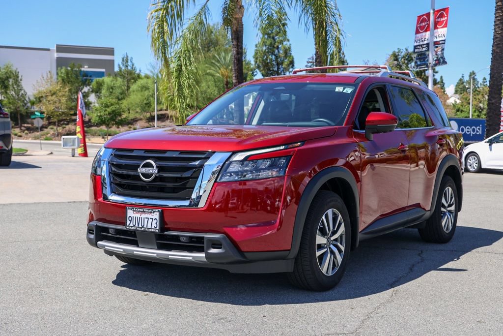 Used 2025 Nissan Pathfinder SL FWD image 8