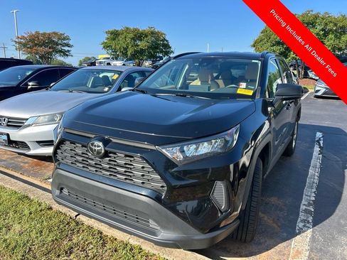 Used 2021 Toyota RAV4 LE FWD image 10