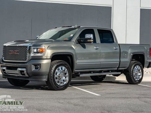 Used 2017 GMC Sierra 2500 Denali w/ Duramax Plus Package image 2