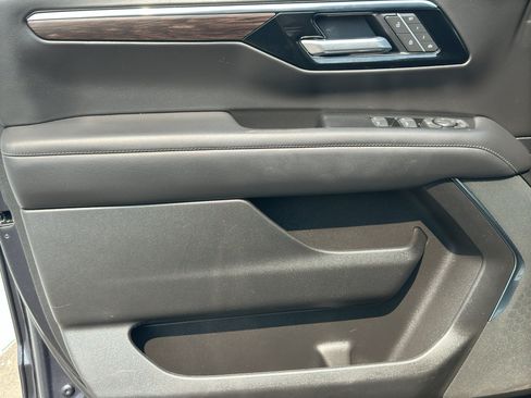 Used 2025 Chevrolet Tahoe Z71 AWD/4WD image 5