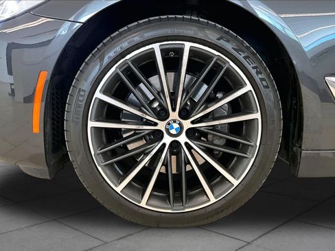 Used 2023 BMW 530i w/ Premium Package RWD image 9