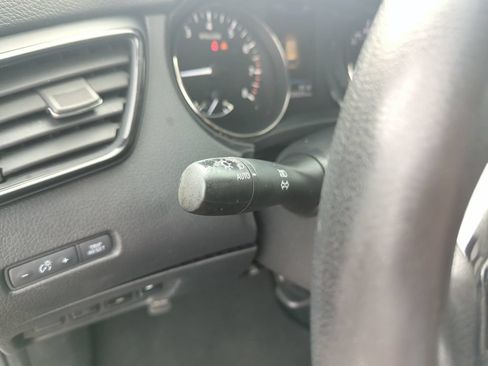 Used 2019 Nissan Rogue S FWD image 20