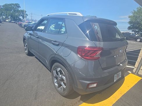 Used 2025 Hyundai Venue SEL FWD image 6