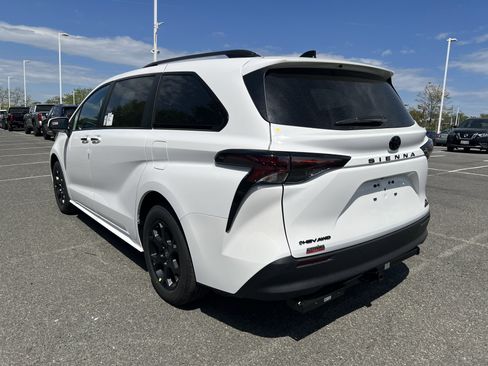 New 2026 Toyota Sienna XLE Woodland Edition image 6