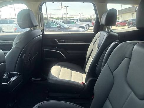 Used 2023 Kia Telluride EX w/ EX Captain's Chair Package AWD/4WD image 8