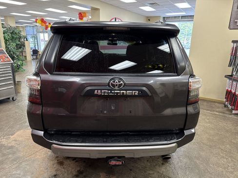 Used 2019 Toyota 4Runner TRD Off-Road image 8