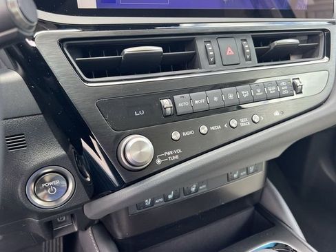 Used 2024 Lexus ES 300h w/ Premium Package FWD image 19