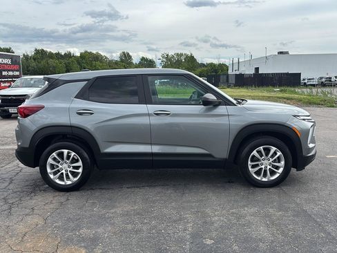 Used 2024 Chevrolet TrailBlazer LS w/ LS Convenience Package FWD image 8