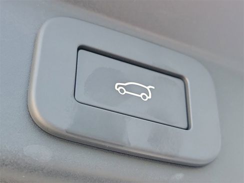 Certified 2025 Land Rover Range Rover Sport SE image 12