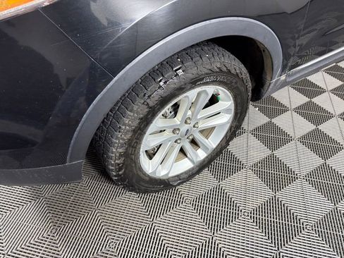 Used 2015 Ford Explorer XLT w/ Equipment Group 202A image 9