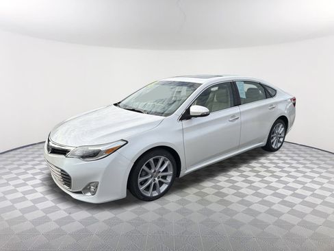 Used 2013 Toyota Avalon Limited image 3