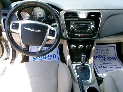 Used 2013 Chrysler 200 Touring FWD image 10